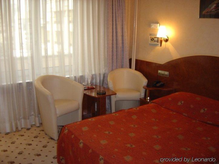 Hotel Carpati Baia Mare Quarto foto