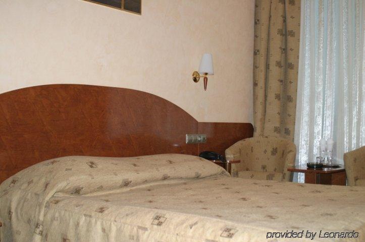 Hotel Carpati Baia Mare Quarto foto