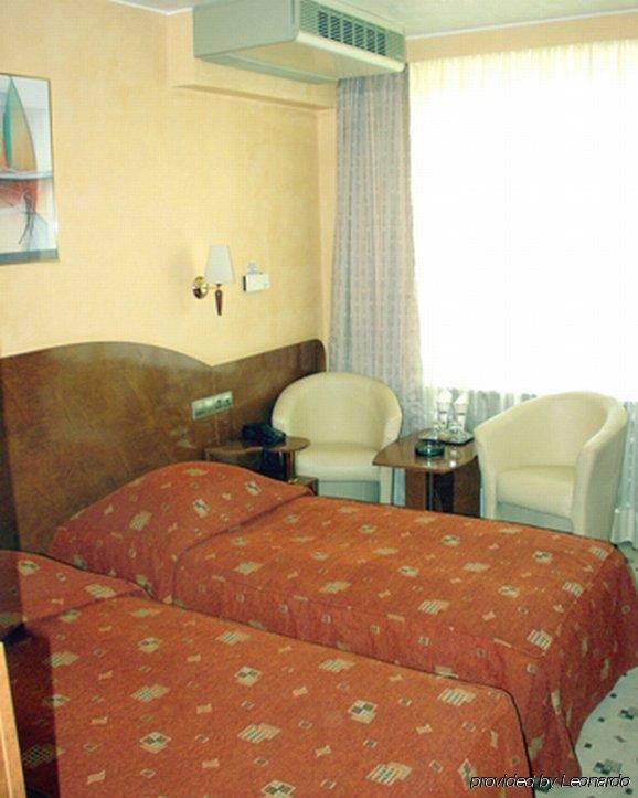 Hotel Carpati Baia Mare Quarto foto