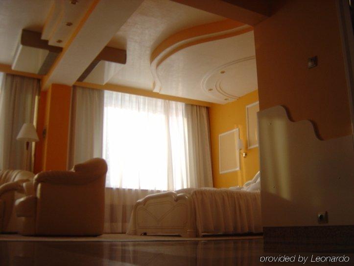 Hotel Carpati Baia Mare Quarto foto
